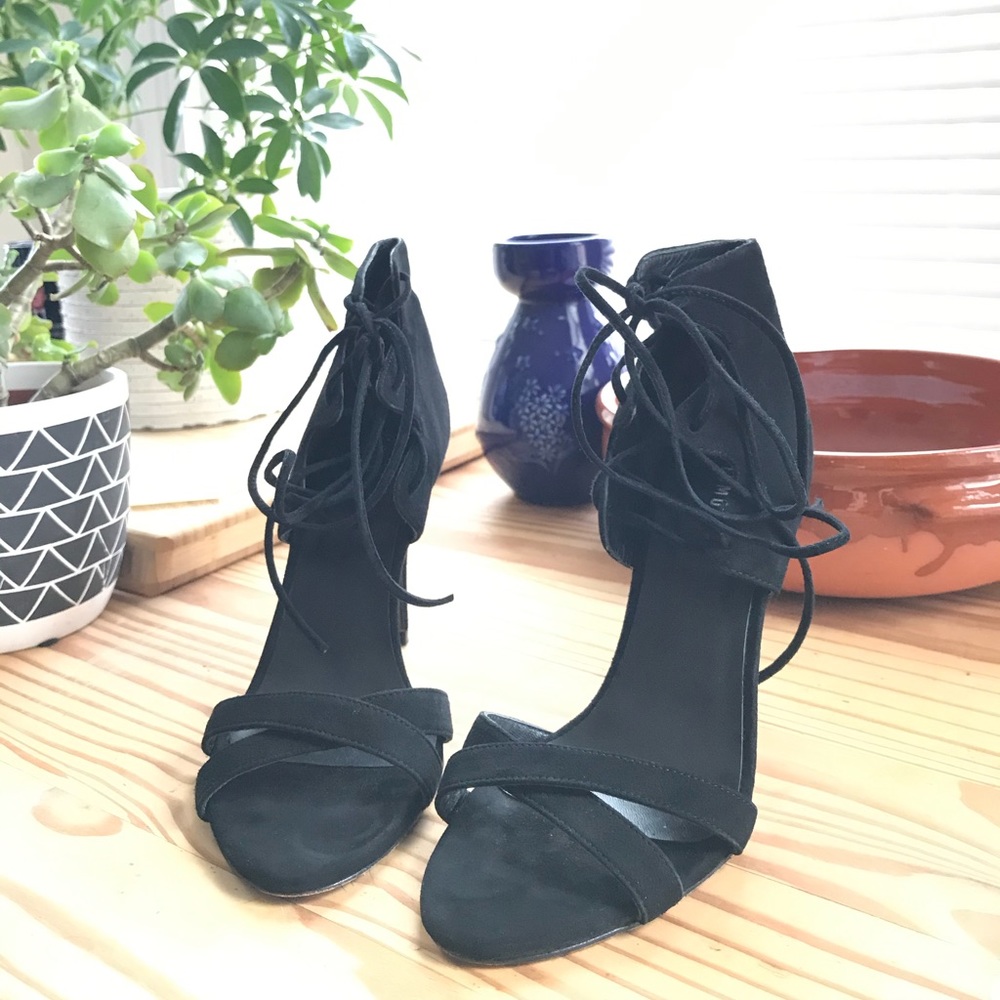 PLOMO Suede Ally Sandals (black)